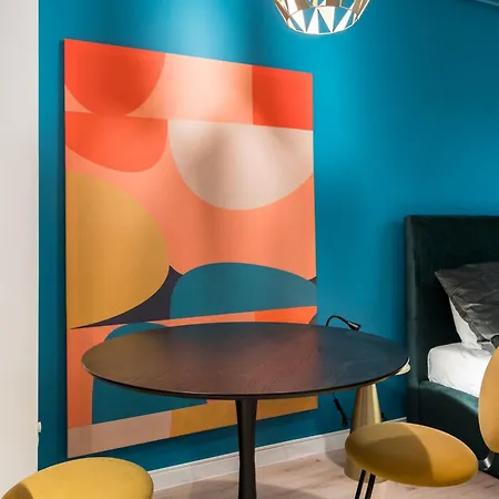 Vibrant Color-pop At Ivory Apartment Bucharest